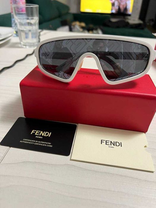 Ochelari de soare FENDI