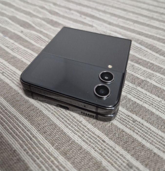 Samsung Galaxy Flip 4