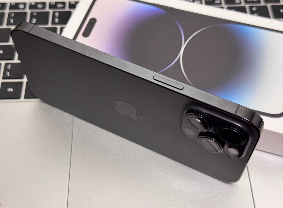 iPhone 14 PRO • 94 % Bateria