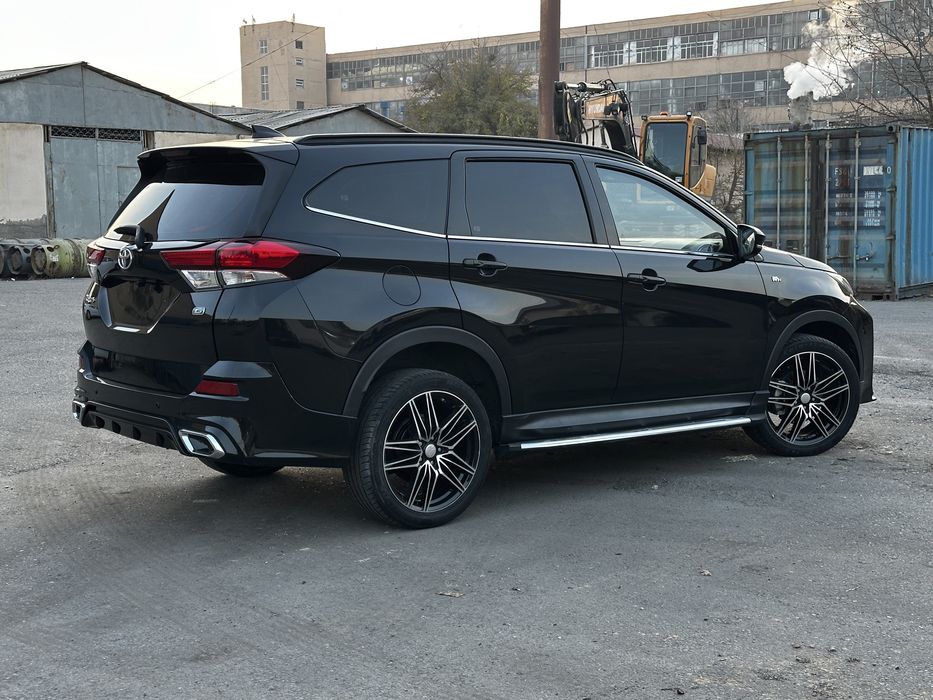 Toyota Rush Diamond 2023 год, 28000 км пробег, чистая экономичная