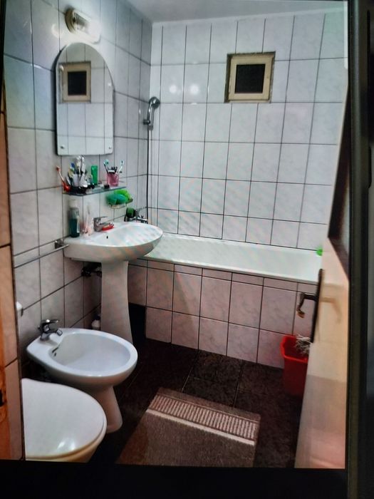 Inchiriez apartament 2 camere