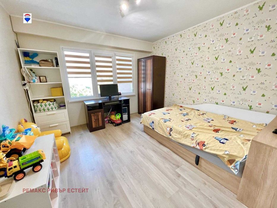 Продава се Тристаен апартамент в Русе, Дружба 3 - 82 кв.м за 1214 €/кв.м - Снимка #9