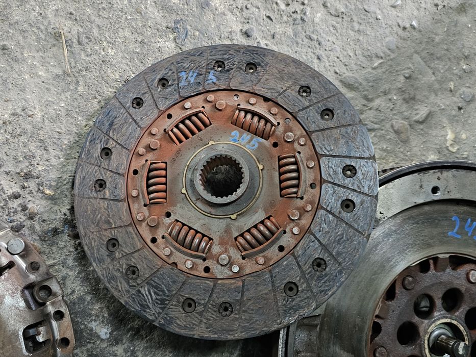 Маховик със съединител бмв 245кс n57 н57 330d 530d н57д30а