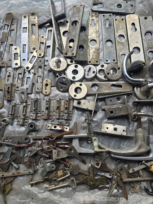 Замки ключи и аксесуары