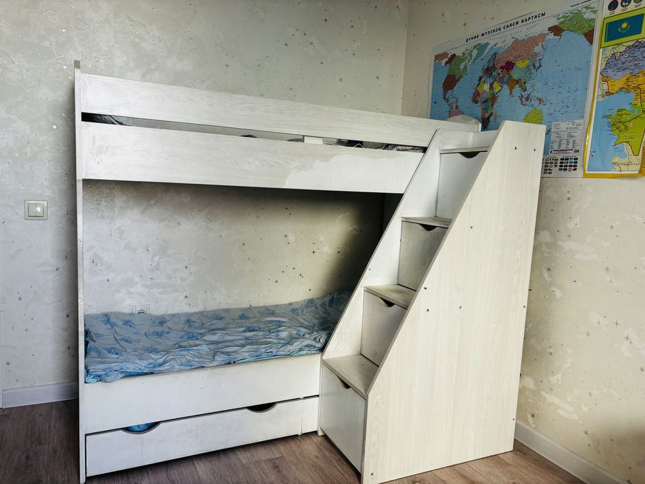Продам детский двухъярусная кровать