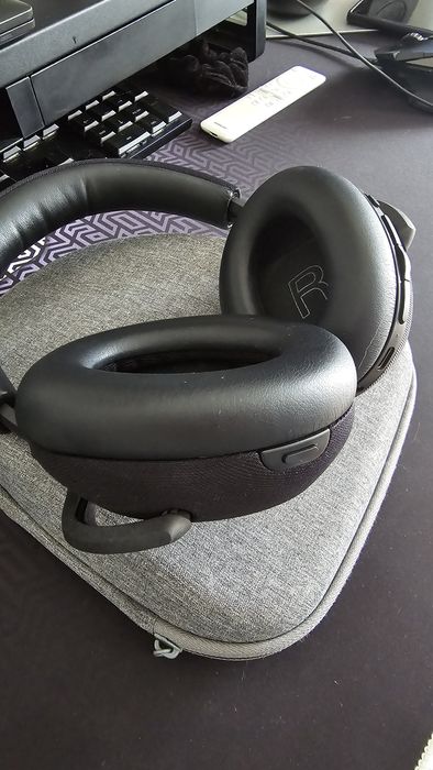 Bowers & Wilkins PX7