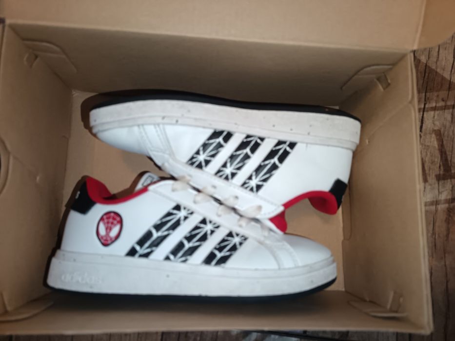 Детски маратонки Adidas 28