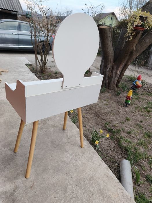 Vând Măsuță de Machiaj!