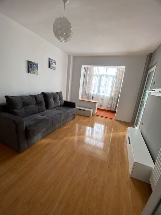 Vând garsoniera în centru orașului