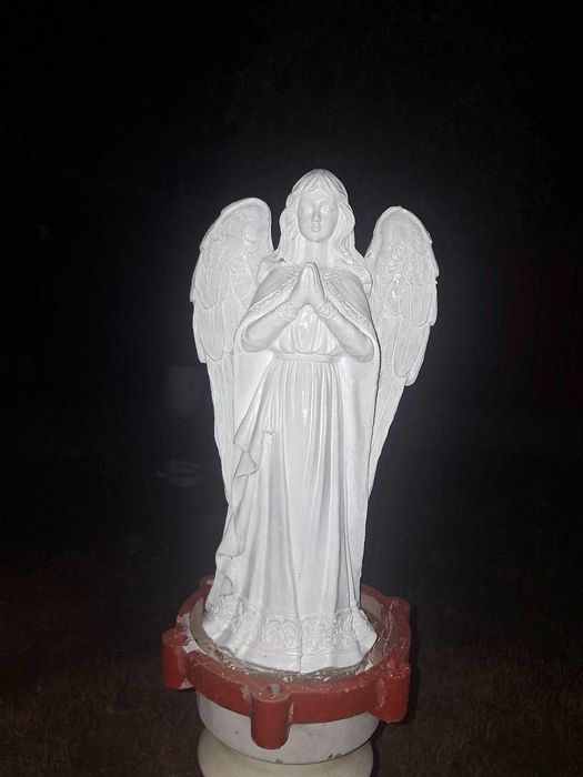 Statuete inger din beton