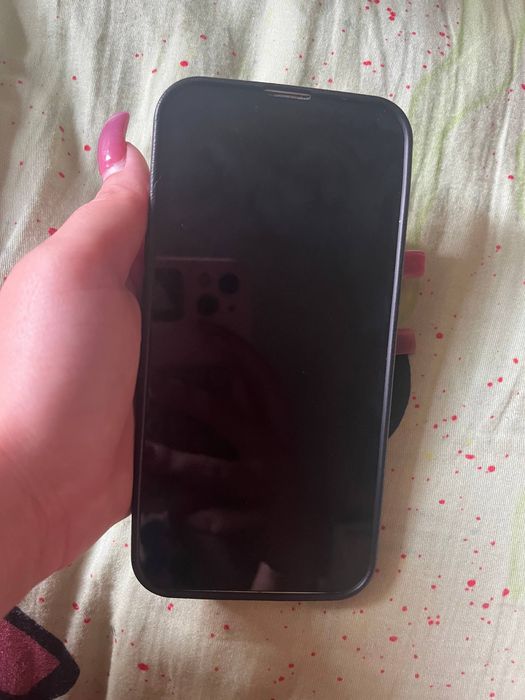 Продам Айфон 13