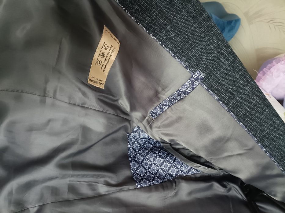 Продам классический костюм