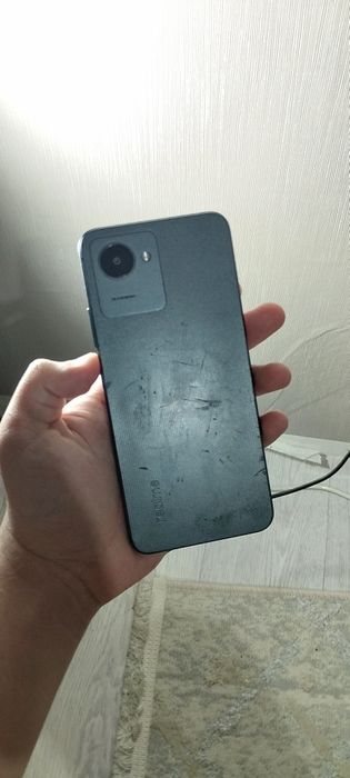 Телефон Realme 12