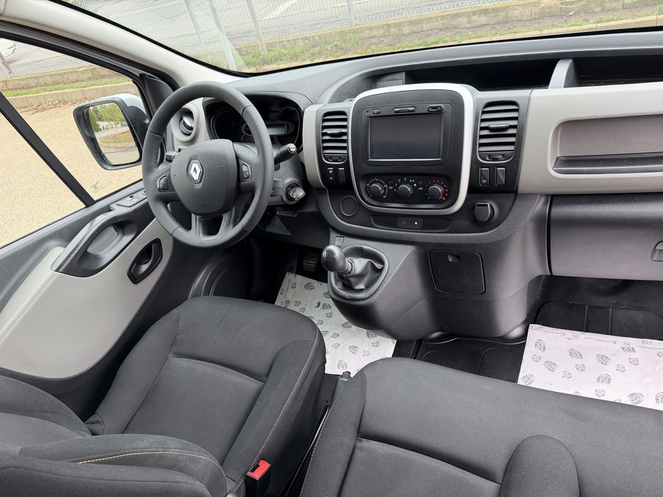 RENAULT Trafic 2015 — imagine 3