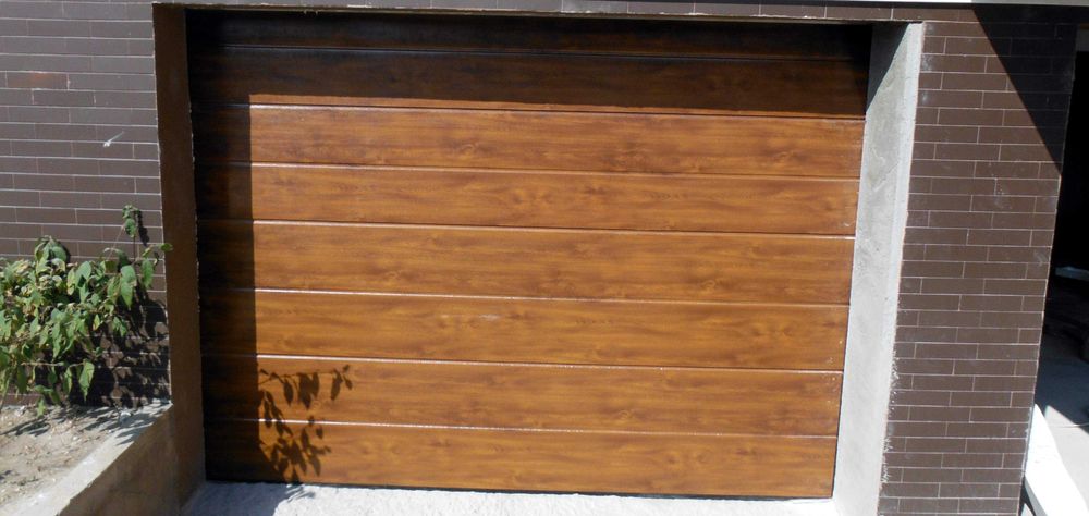 Usa de garaj sectionala izolata Stejar Auriu/Nuc/Wenge 2800L/2000H