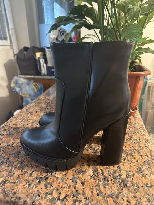 Боти с висок ток