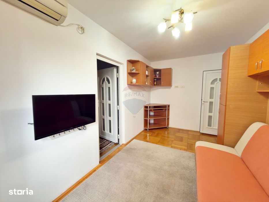 Apartament cu 3 camere de închiriat în zona Intim
