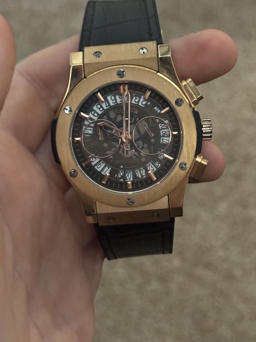 Часы HUBLOT почти новык