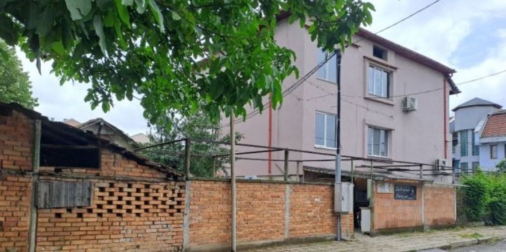 Кв. Прослав Къща 400 кв.и  757кв.двор