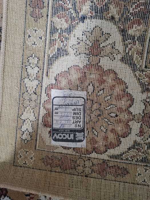 Covor și masa de cafea