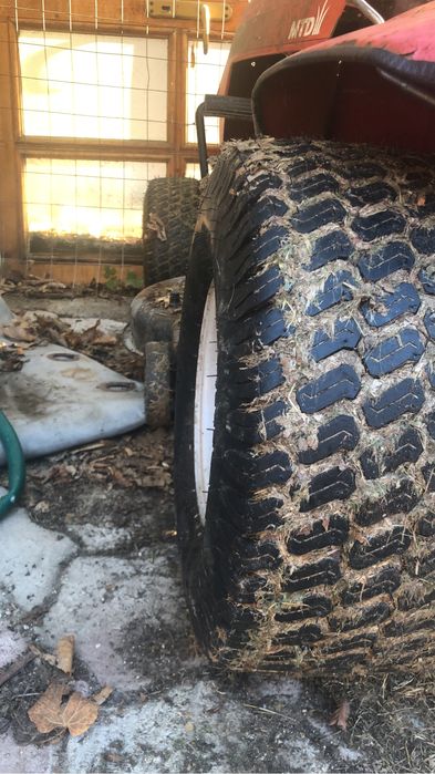 Tractoras tuns iarba Mtd