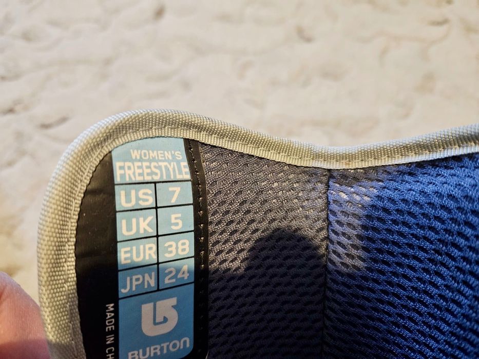 Burton Freestyle boots snowboard marimea EUR 38/ Mondo 24