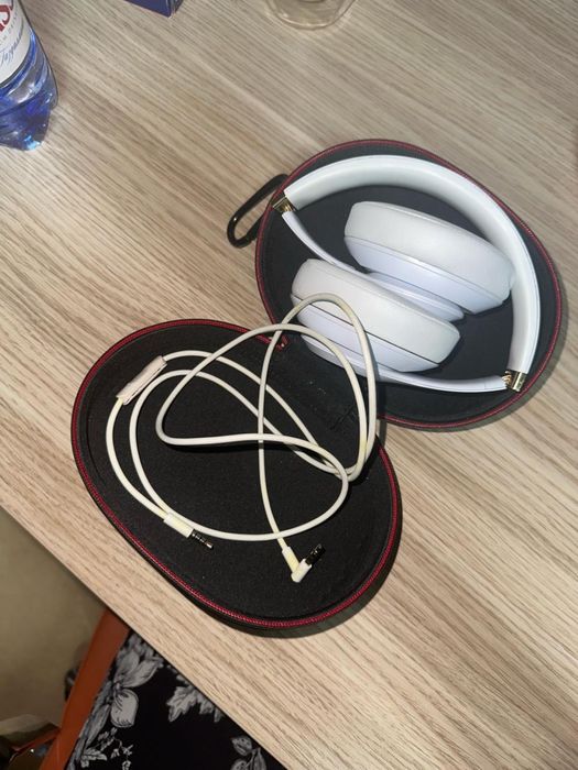 продам беспроводные наушники с шумуоподавлением Beats Studio 3