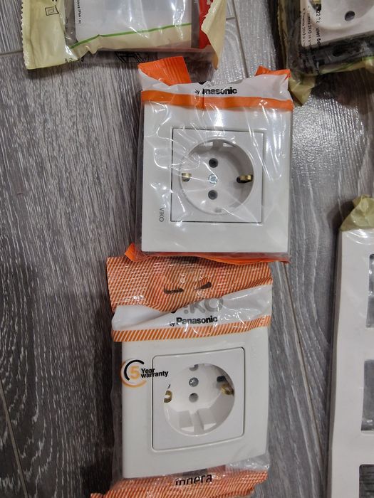 Розетки в комплекте с рамками