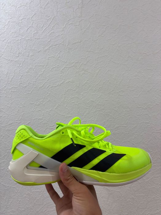 Adidas кроссовки . Оригинал новые!