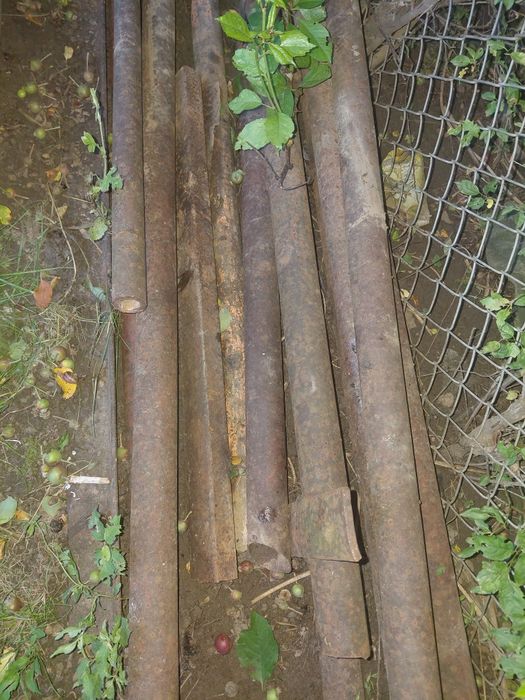 Țeavă metalică veche