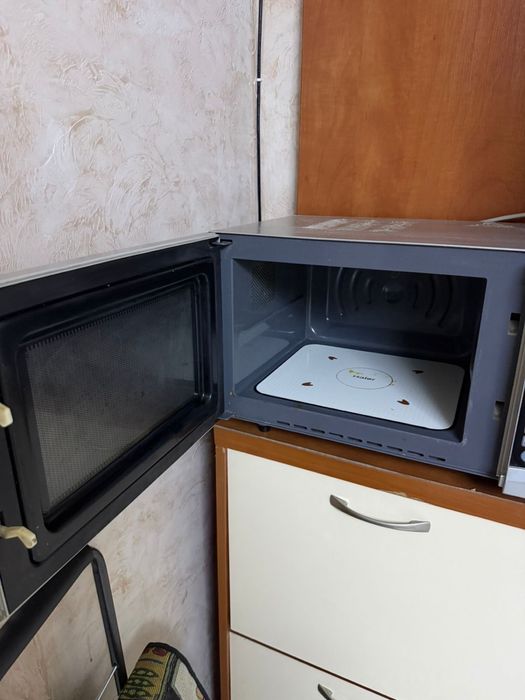 Продам микроволновую печь Haier