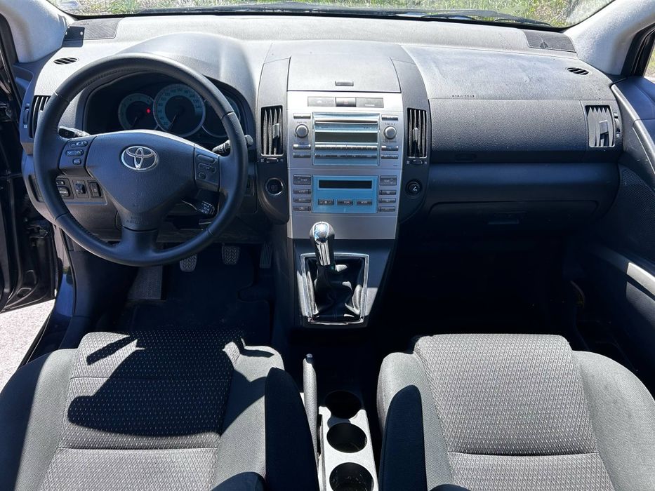 Продавам Toyota CorollaVerso,2,2 D4D 136к.с. Производство 2007г.