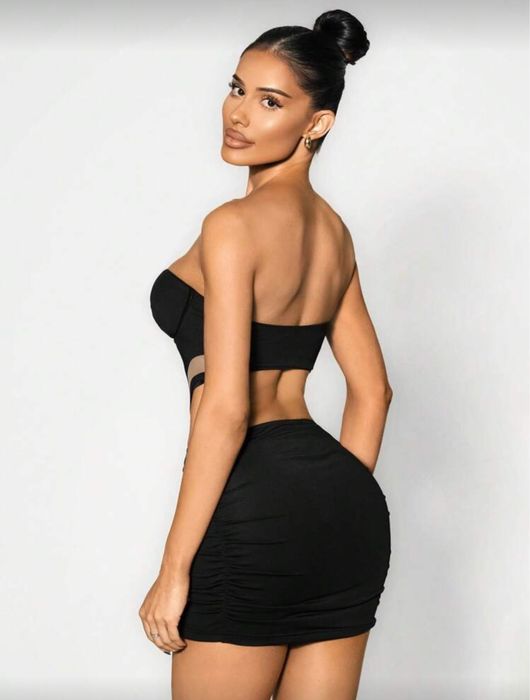 Къса рокля в бяло и черно