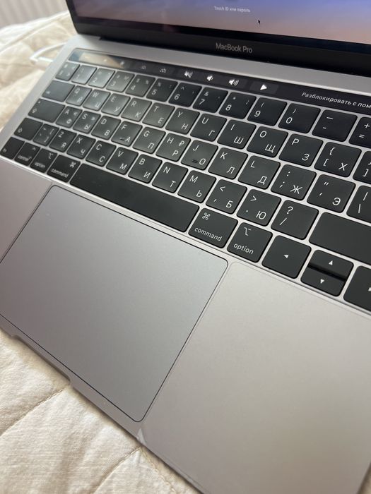 Продам ноутбук Mac pro touchbar