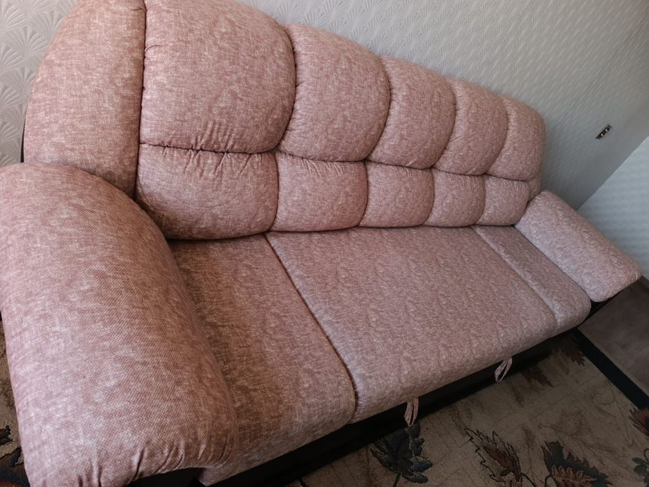 Продам диван в хорошем состоянии.
