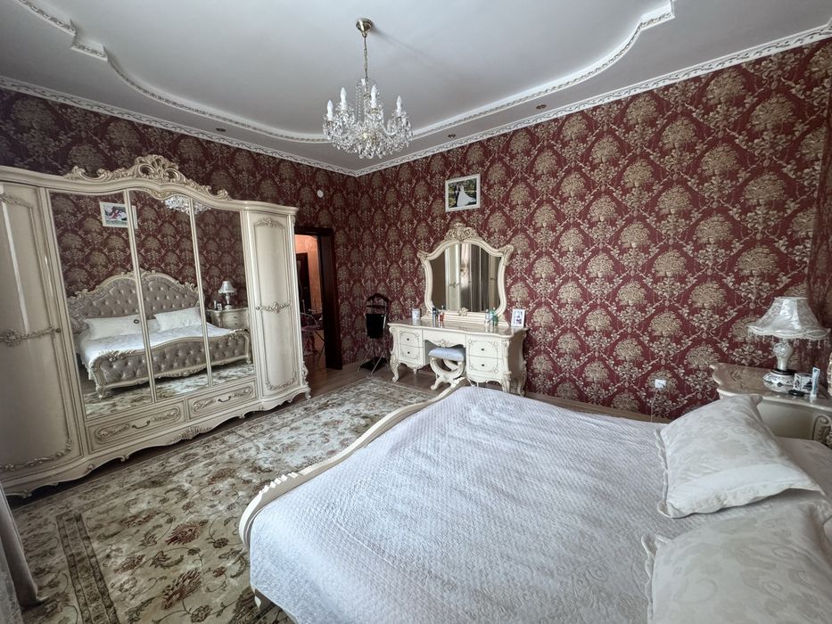 Стенка , диваны и спальня