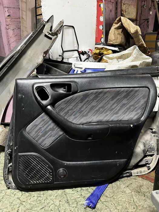 Дверные карты Subaru legacy BG/BD