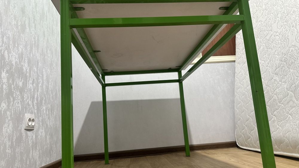 Кухонный стол с 6 стульями