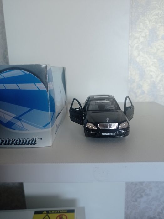 Модель Мерседес в масштабе 1 43.