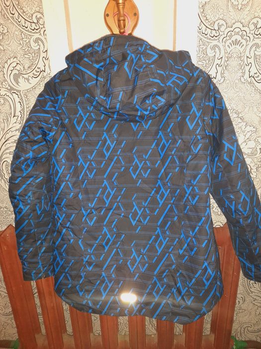 Продам курточку на весну