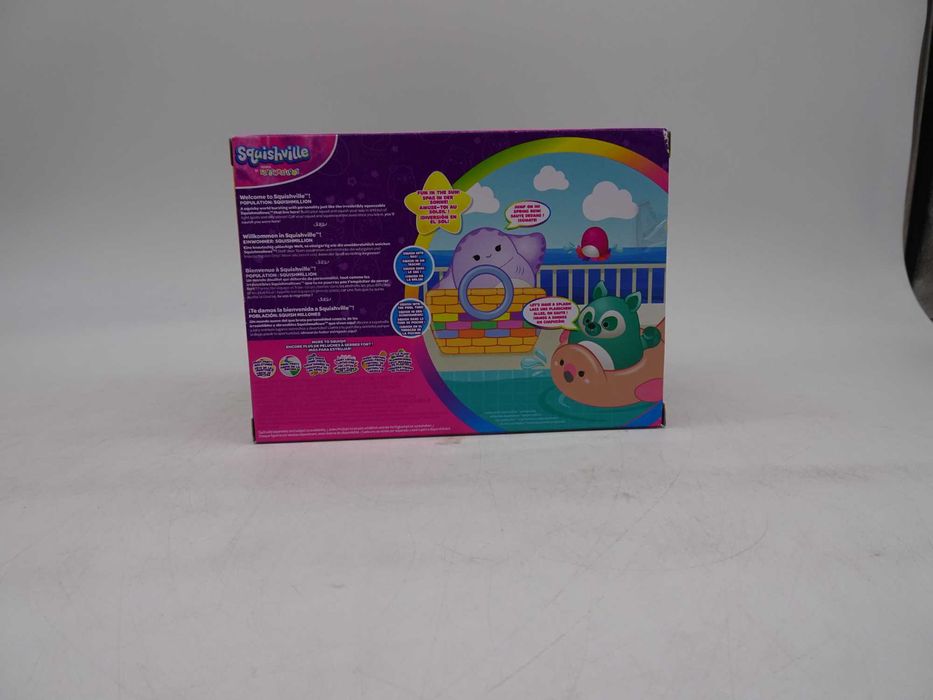 Set de joaca Squishmallows, Squishville cu 1 mini personaj  Pool Party