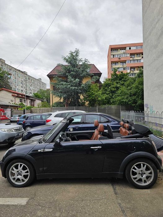Mini Cooper Cabrio Sidewalk