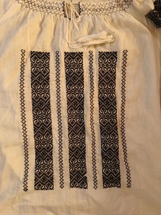 Ie, cămașă tradițională femei din Ardeal.