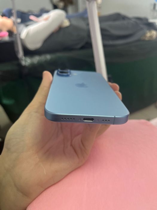 iPhone 17 сини с гаранти