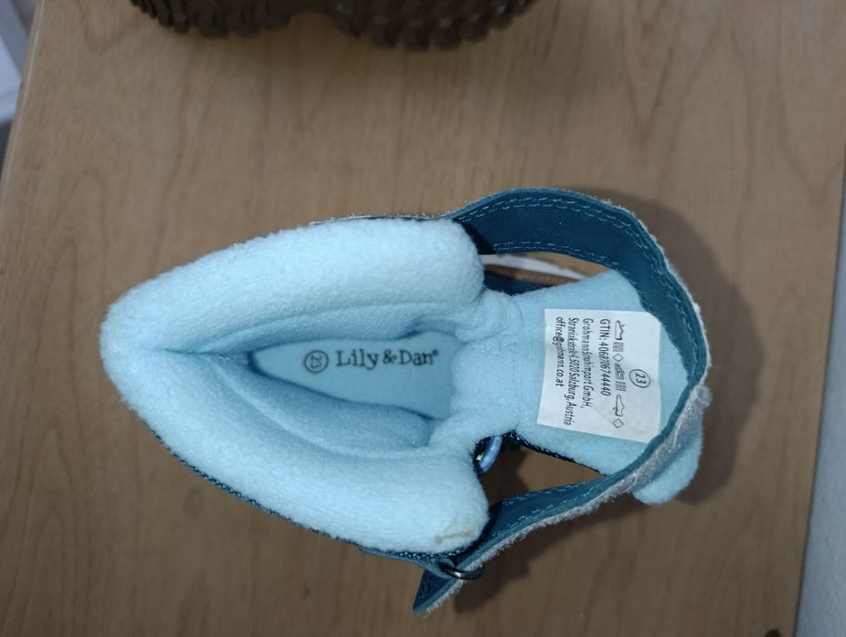 Продам новую детскую обувь