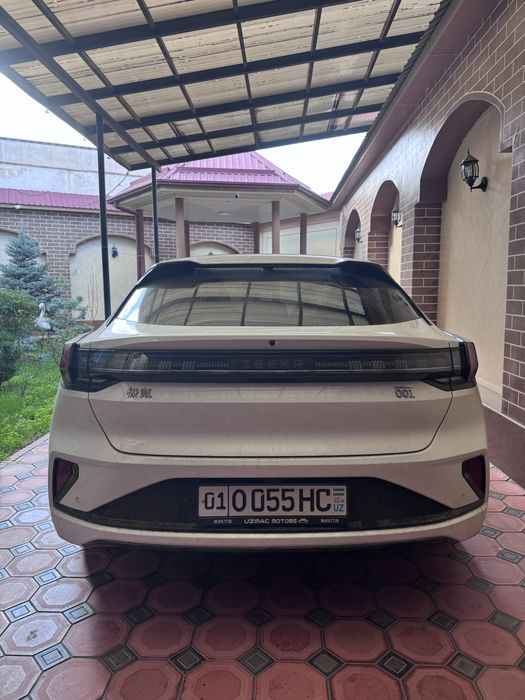 Zeekr 001 2025 — 2