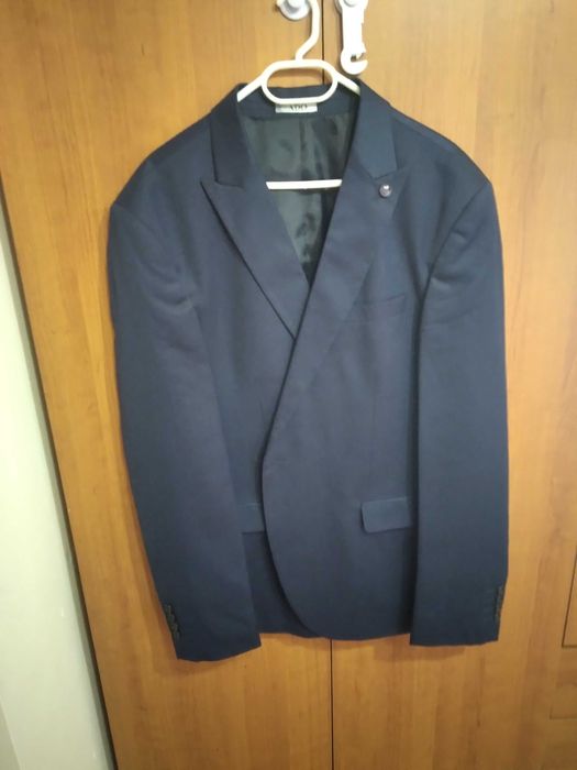 Официален костюм