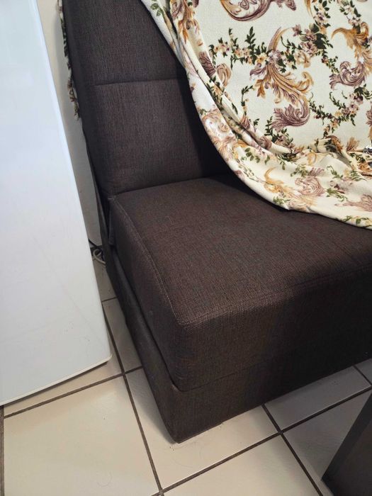 Продавам диван разтегателен и маса