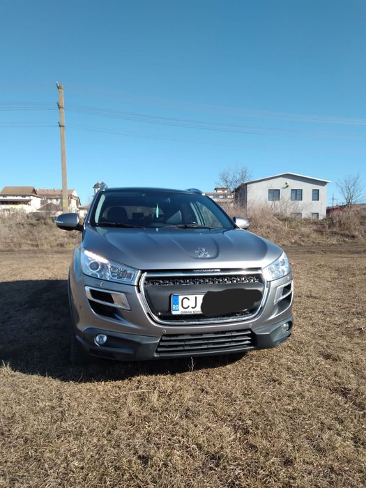 Vând Peugeot 4008