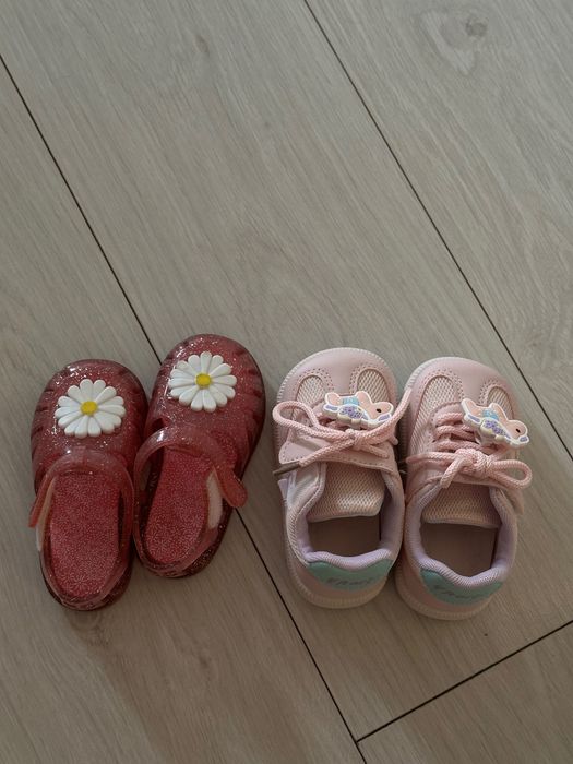 Новые детские кроссовки